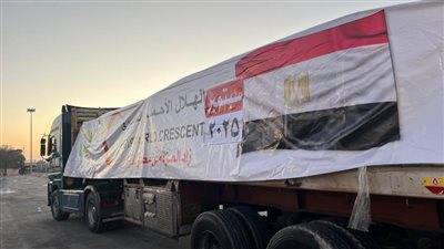 الهلال الأحمر المصري يدفع نحو 99 ألف سلة غذائية عبر قافلة «زاد العزة» الـ32 إلى أهالي غزة 
