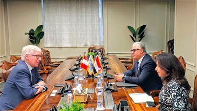 رئيس اقتصادية قناة السويس يستقبل سفير جمهورية بيرو بالقاهرة