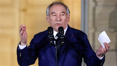 بعد حجب الثقة عن حكومته.. رئيس وزراء فرنسا بقصر الإليزيه لتقديم استقالته للرئيس ماكرون