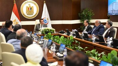 وزير الصحة يبحث مع غرفة الرعاية الصحية بالقطاع الخاص ضوابط الحالات الطارئة والولادات القيصرية