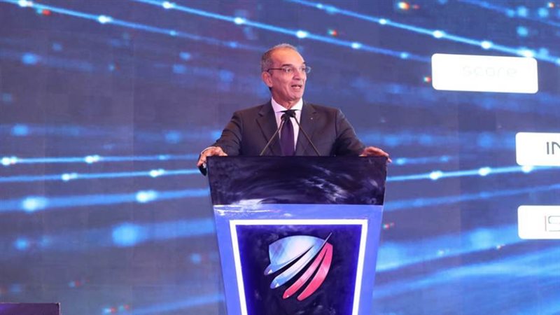 وزير الاتصالات وتكنولوجيا