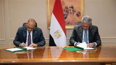 وزيرا السياحة والآثار والعمل يوقعان بروتوكول تعاون بشأن شروط وضوابط الترخيص لوحدات الإقامة الفندقية