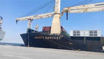 موانئ المنطقة الاقتصادية تستقبل سفن بضائع ومعدات استراتيجية بمينائي السخنة والأدبية