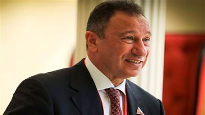 قرار أسطورة الأهلي يشعل مواقع التواصل.. وانقسام بين محبي القلعة الحمراء