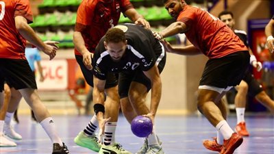 الأهلي يتفوق على الأولمبي في دوري اليد