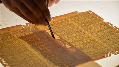 دورة تأسيسية في ترميم الأوعية الورقية بمكتبة الإسكندرية تنتهي اليوم