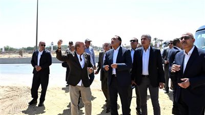 رئيس الوزراء يبدأ جولة ميدانية لتفقد المنطقة المحيطة بالمتحف المصري الكبير 