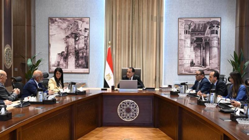 رئيس الوزراء خلال