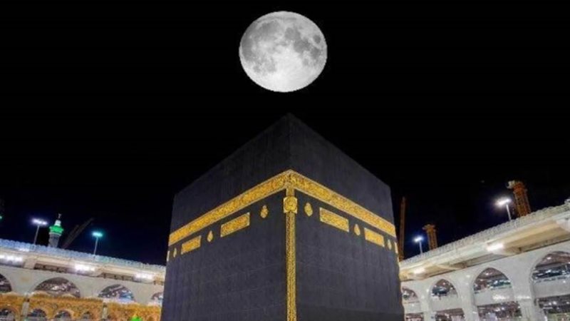 القمر يتعامد على