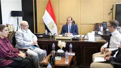  الصحة تناقش تعزيز التعاون مع وفد اللجنة الدولية للاعتماد في مكافحة مقاومة المضادات الحيوية