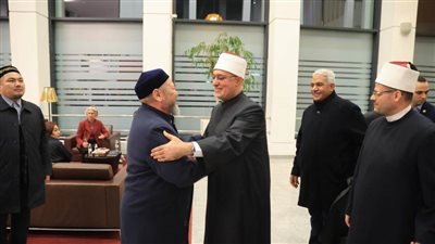 استقبال رسمي رفيع لمفتي الجمهورية لدى وصوله أستانا للمشاركة في القمة الثامنة لزعماء الأديان