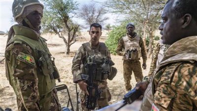 احتراق 40 شاحنة وقود في هجوم مسلح في مالي