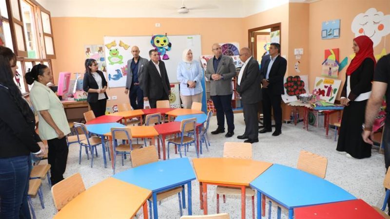 محافظ بني سويف اثناء