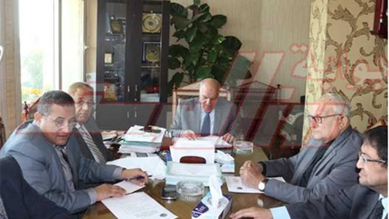 المهن التعليمية تشيد