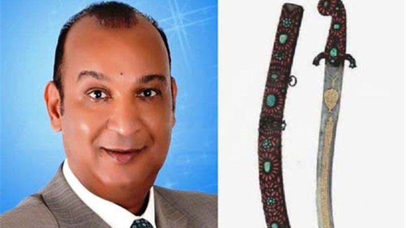 خبير أثري يقدم دراسة