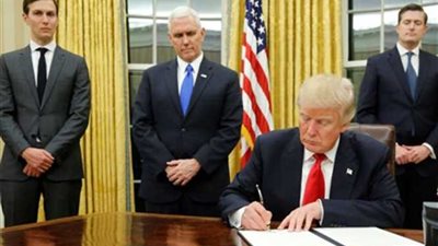 ترامب يدخل البيت الأبيض رئيسا ويوقع أول الأوامر التنفيذية لإدارته