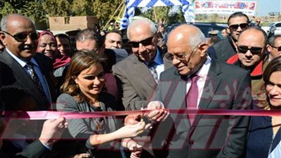 رئيس مجلس النواب ووزيرة التعاون الدولى يزوران عدد من المشروعات التنموية بأسوان