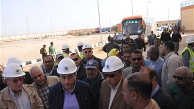 وزير الإسكان يناقش مخطط الشريط السياحى بمدينة أسوان الجديدة