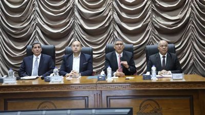 محافظ الجيزة يبحث مع مستثمري المناطق الصناعية مبادرات وحلولًا بنكية لدعم وتمويل المصانع