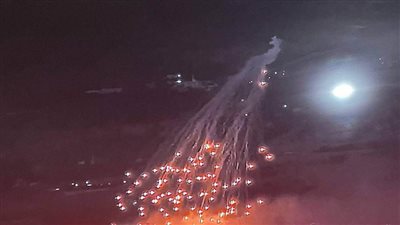 الاحتلال يلقي قنابل حارقة عند أطراف بلدة الناقورة جنوب لبنان