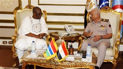 القائد العام للقوات المسلحة يلتقي وزير دفاع جمهورية جامبيا