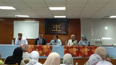 نائب وزير الصحة تناقش تطوير مراكز التميز في خدمات ما حول الولادة بمستشفى قنا