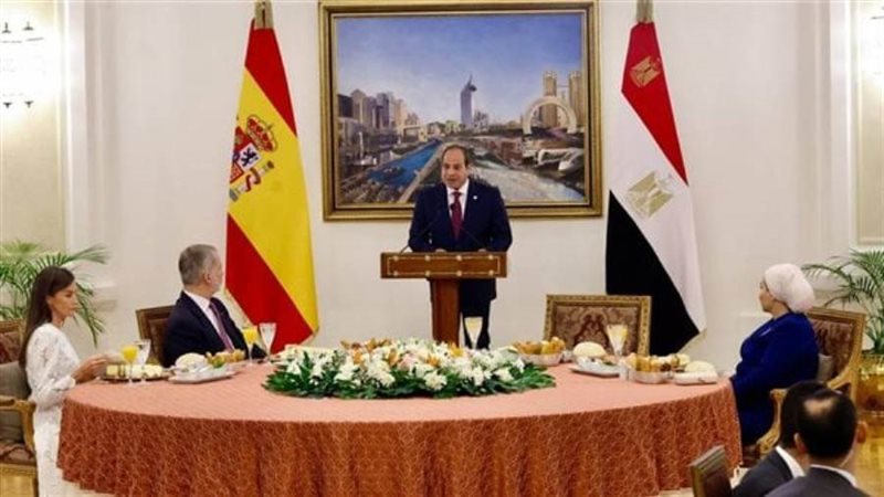 الرئيس السيسي وقرينته