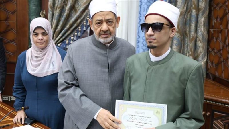 شيخ الأزهر خلال تكريمة