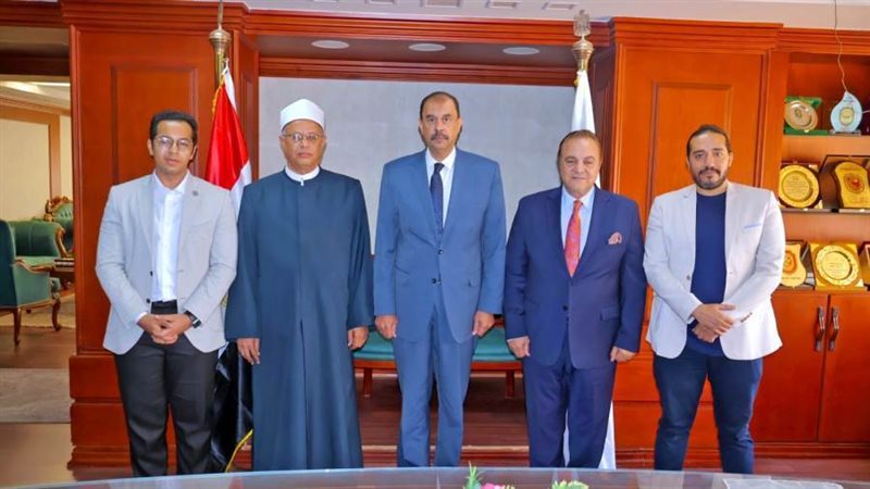 محافظ سوهاج ومدير