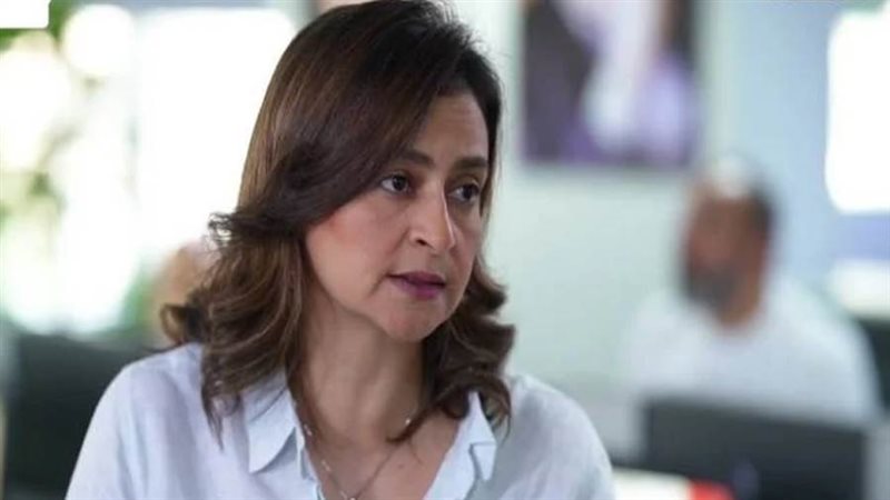 الكاتبة الصحفية علا