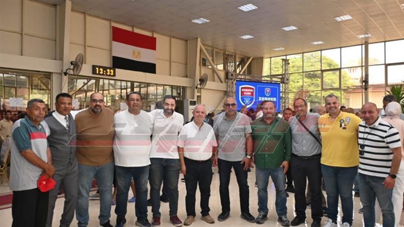 عدد من أعضاء الزهور