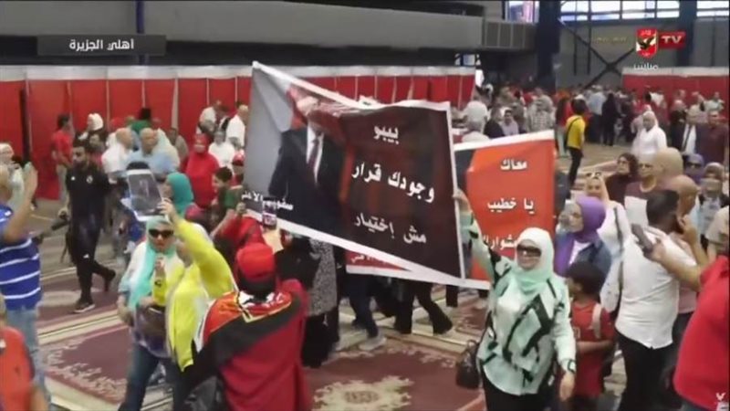 لافتة تحث الخطيب