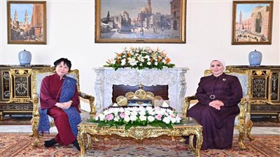 قرينة الرئيس السيسي ترحب بحرم رئيس سنغافورة في بلدها الثاني مصر