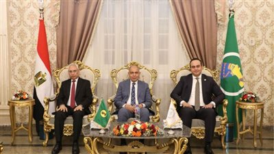 محافظ المنيا يصطحب وفد هيئة الرعاية الصحية لتفقد عدد من المستشفيات