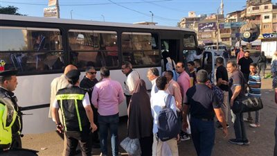 محافظ الدقهلية يتابع توافر أتوبيسات نقل الطلاب بموقف سندوب 