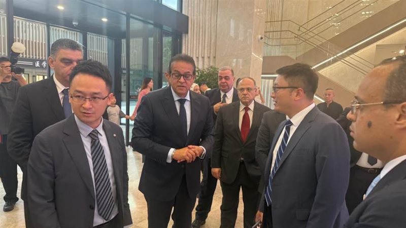 وزير الصحة في مستشفى