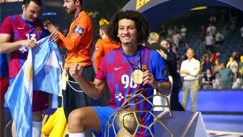 علي زين بقميص برشلونة