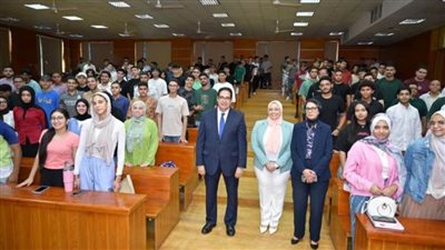 رئيس جامعة القاهرة يتابع انتظام الدراسة بكليات الهندسة والتجارة وطب الأسنان
