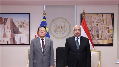 وزير العدل يكرم وفدًا قضائيًا ماليزيًا بعد اجتيازهم البرنامج التدريبي بمركز الدراسات القضائية