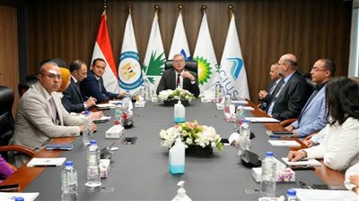 في زيارة مفاجئة لمقر الشركة.. وزير البترول يتابع تطور إنتاج حقول الفرعونية ببورسعيد