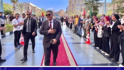 بالصور.. ممر شرفي للدكتور أحمد غنيم عميد كلية طب طنطا