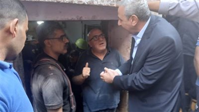 بالصور.. محافظ الغربية يتابع رفع الأنقاض بحريق مصبغة المحلة وينعى ٨ ضحايا