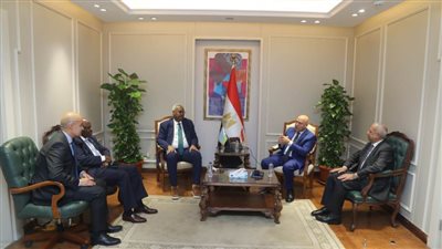 كامل الوزير يستقبل رئيس سلطة الموانئ والمناطق الحرة والسفير الجيبوتي بالقاهرة 
