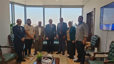 نائب وزير الصحة يكرم الفريق الطبي بحدائق القبة ويوجه بصرف مكافأة تشجيعية