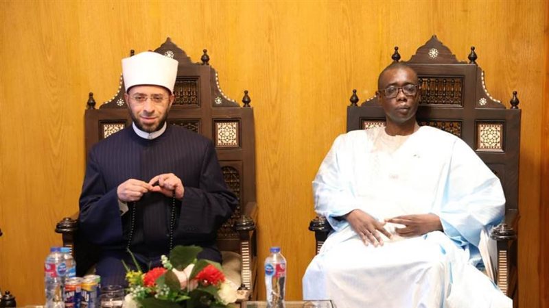 سفير السنغال مع وزير