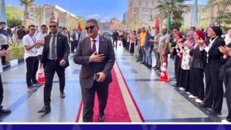 ممر شرفى لعميد طب