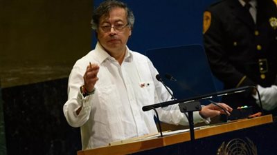 عاجل.. بعد إلغاء تأشيرته... الرئيس الكولومبي يقترح نقل مقر الأمم المتحدة