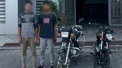 كشف ملابسات تداول فيديو بقيام شخص بسرقة دراجة نارية خاصة بعامل توصيل طلبات