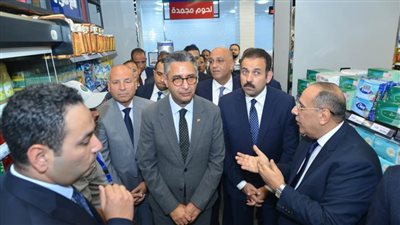 وزير التموين يفتتح اول ثلاثة فروع مطوّرة للمجمعات الاستهلاكية التجارية الموحدة كاري أون