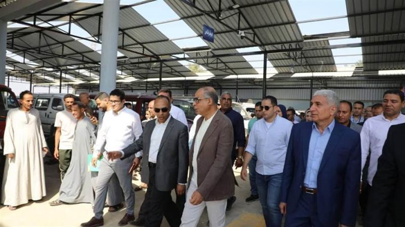 محافظ المنيا خلال